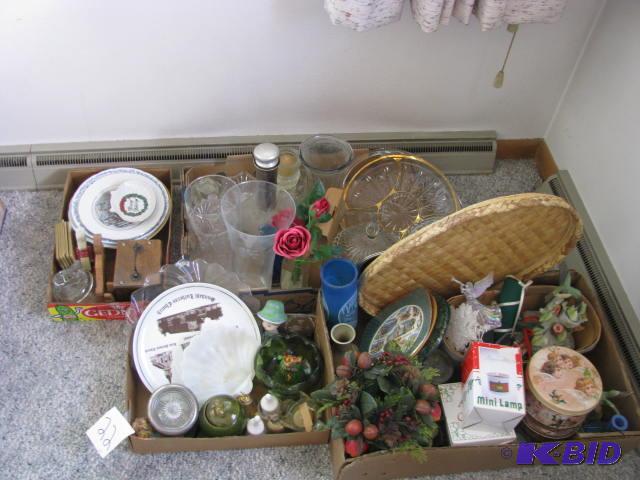lot 22 image: Huge lot of home decor tin and glass items, p...