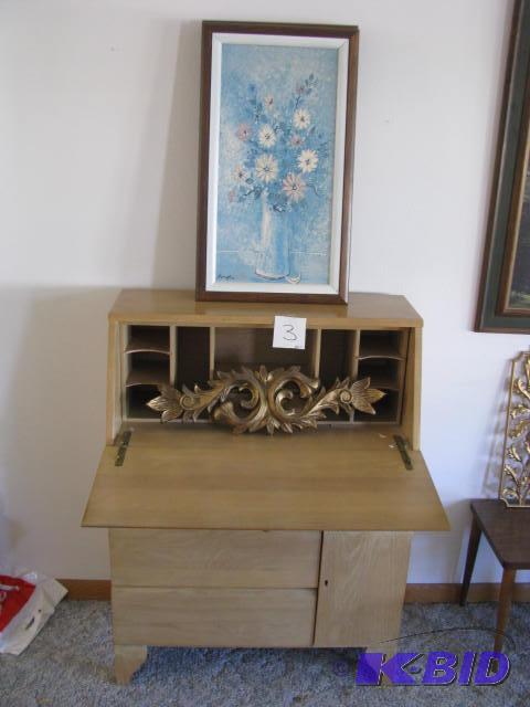 lot 3 image: Vintage solid Mid Century&nbspblond wood wri...