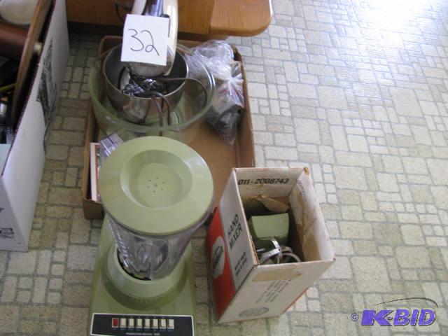 lot 32 image: Lot of vintage kitchen appliances....