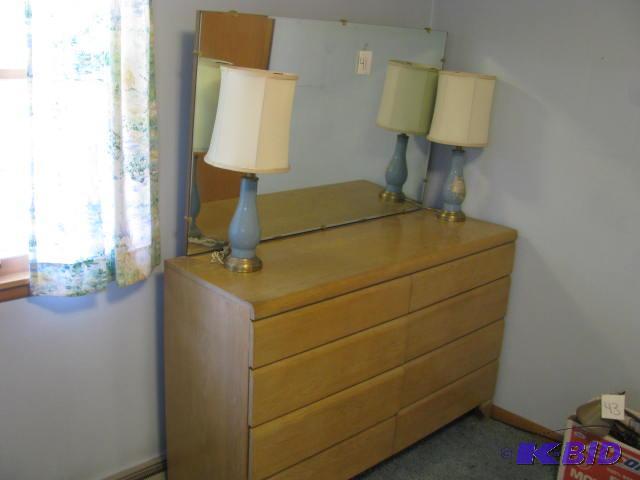 lot 41 image: Solid blond wood Mid Century (8) drawer with ...