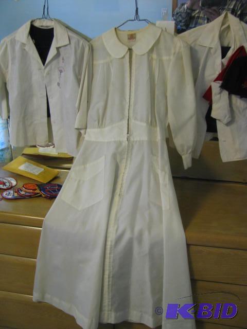 lot 42 image: Lot of vintage clothing, including small nurs...