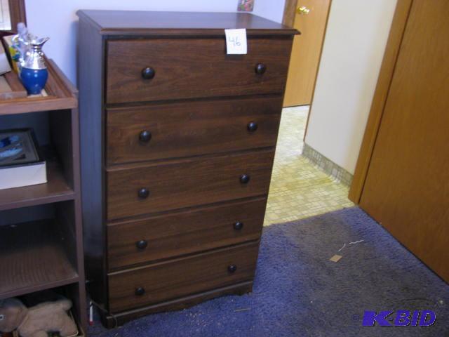 lot 46 image: wooden (5) drawer dresser....