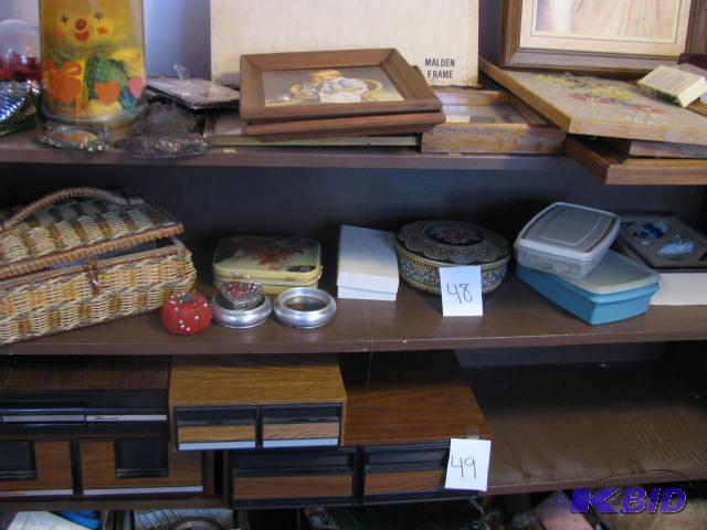 lot 48 image: Large lot of vintage sewing items....