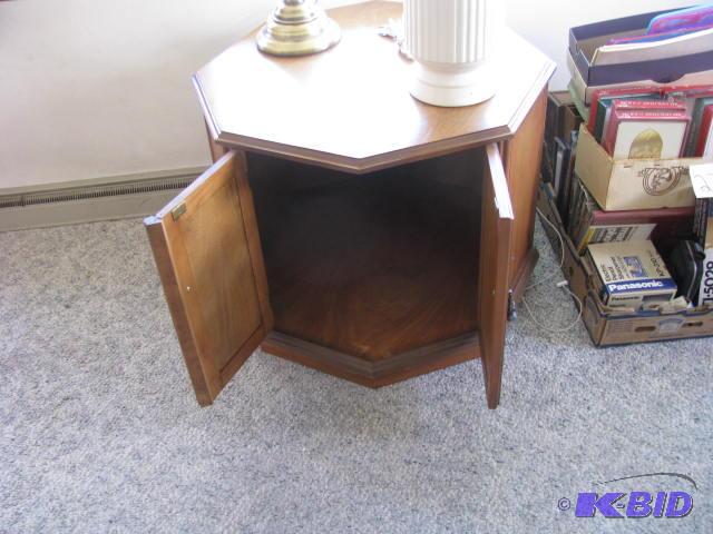 lot 6 image: Octagon Mid Century end table (matches lot 1 ...
