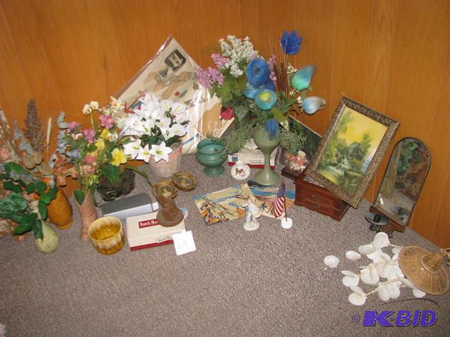 lot 64 image: Large&nbsplot of home decor and flea market ...