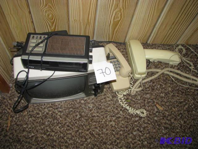 lot 70 image: Lot of vintage electronics....