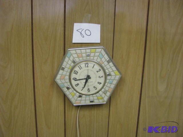 lot 80 image: vintage GE clock with kool&nbsp60-70s color...