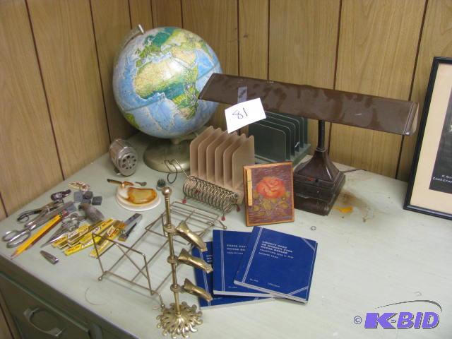 lot 81 image: vintage desktop decor collectible items, Glob...