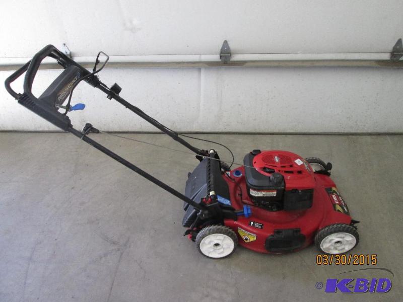 lot 11 image: Toro Recycler 190cc 22" Push Lawn Mower,...