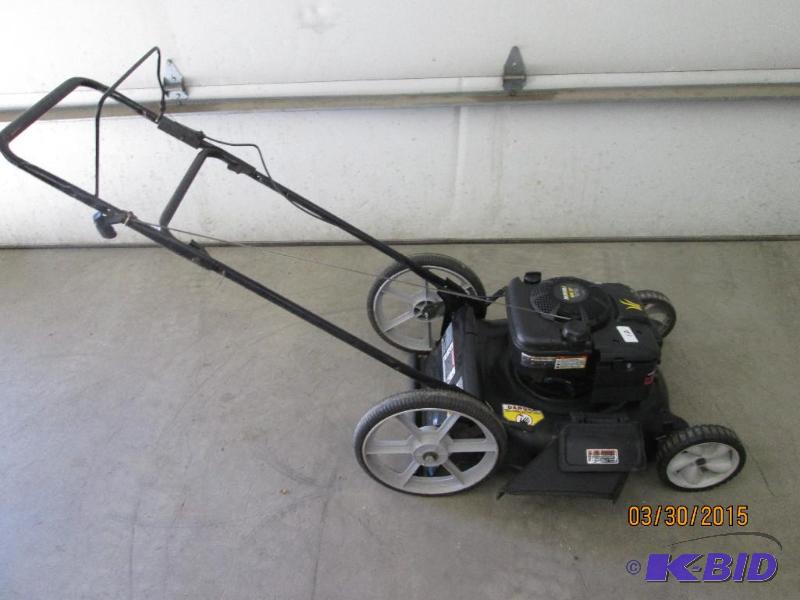 lot 12 image: Yrad Machines 6HP 21" Push Mower, Runs &...