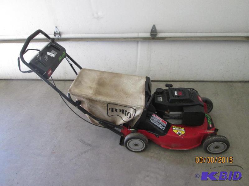 lot 3 image: Toro Super Recycler Self-Propelled 21" L...