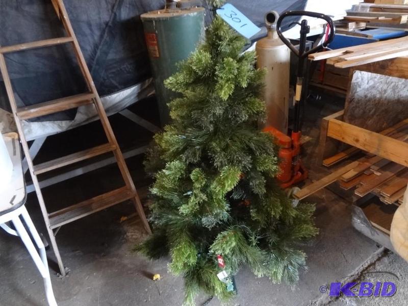 Xmas Tree, Paper