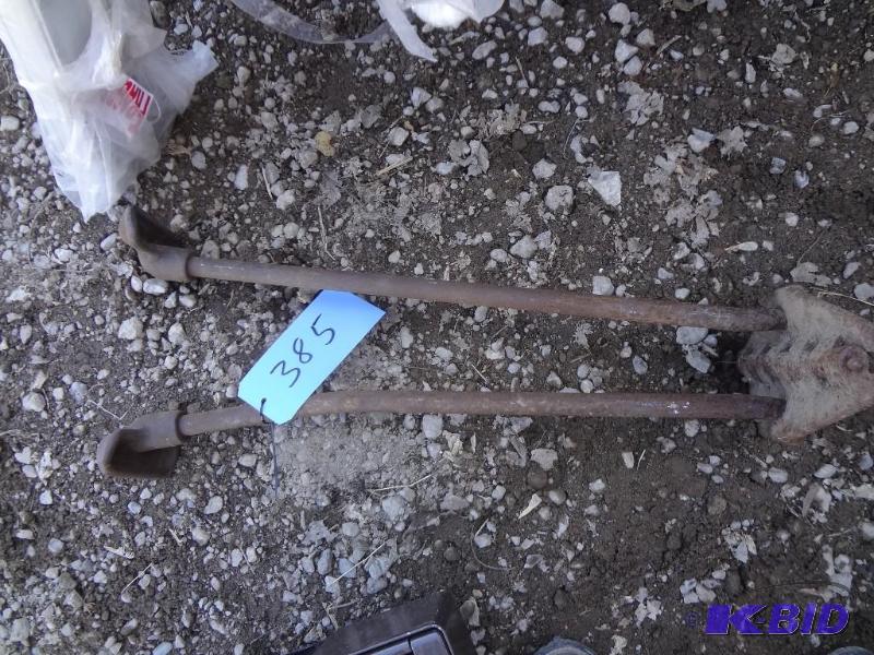 Weird Old Metal Pincher