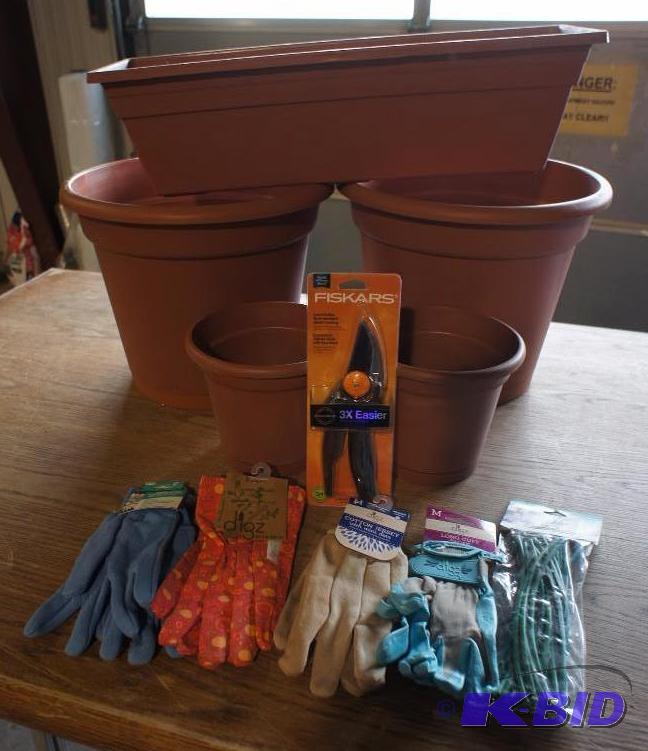 New - Lot of (2) large planter pots - (2) sma...