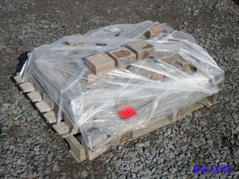 lot 11 image: Pallet Of 5&quotx5" Non-Tumbled Paver S...