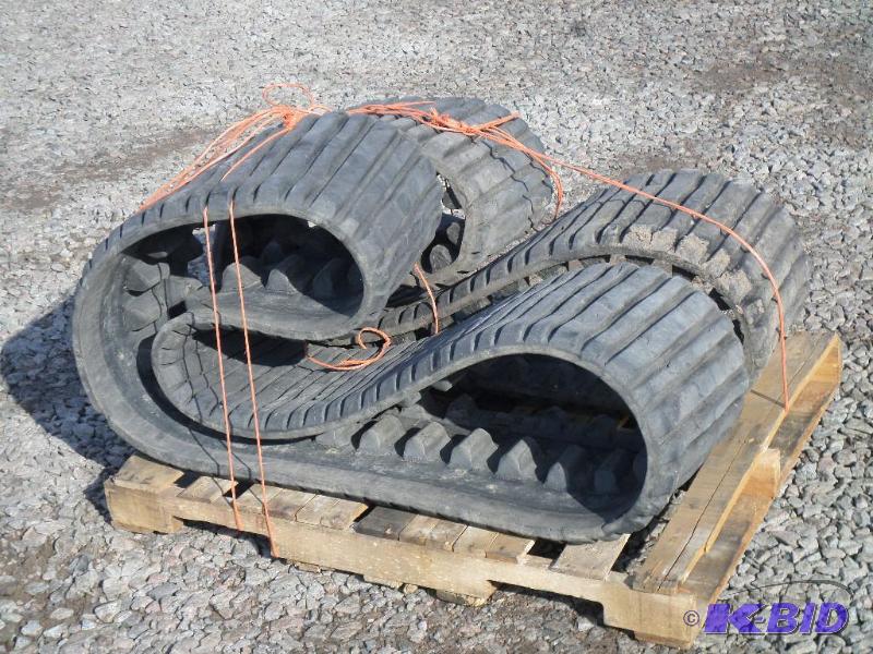 lot 2 image: (1) Set Of 247-CAT Skidloader Tracks...