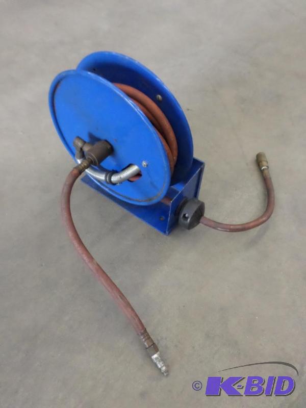 lot 43 image: Wall-Mount Hose Reel With 25ft Air Hose...