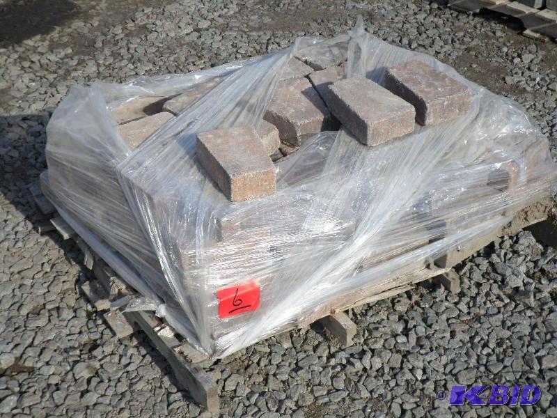 lot 6 image: Pallet Of Non-Tumbled 3.5" Thick Paver S...