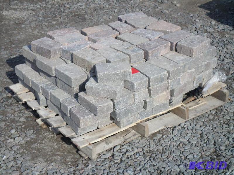 lot 7 image: Pallet Of Non-Tumbled 3.5" Thick Paver S...