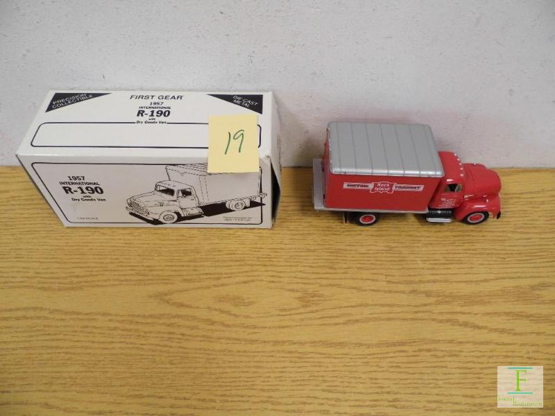 1957 International R-190 Bank