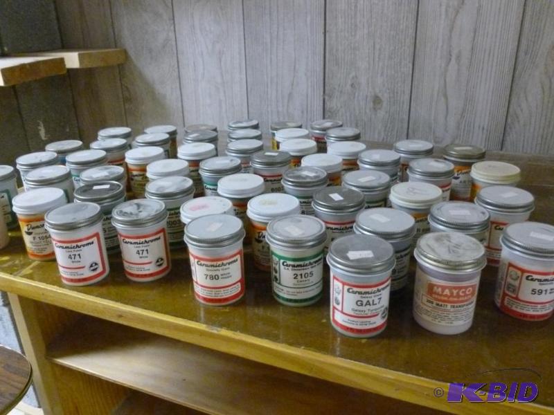 lot 24 image: Large lot of 50 containers&nbspof Ceramichr...