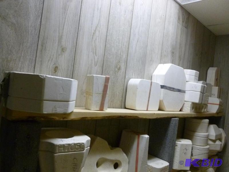 lot 31 image: Lot of approximately 25 ceramic molds, from s...