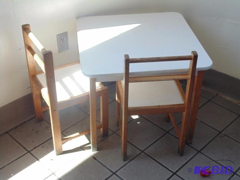 Childrens Table w 2 Chairs