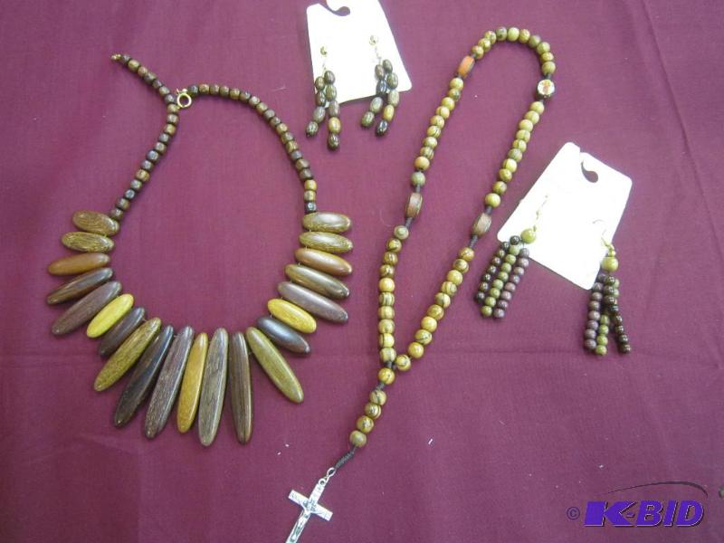 BOX LOT of JEWELRY - Wood