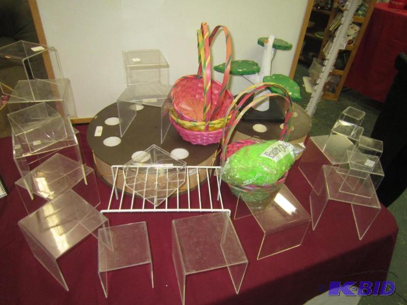 BOX LOT OF DISPLAYS FOR STORE OR TRADE SHOW