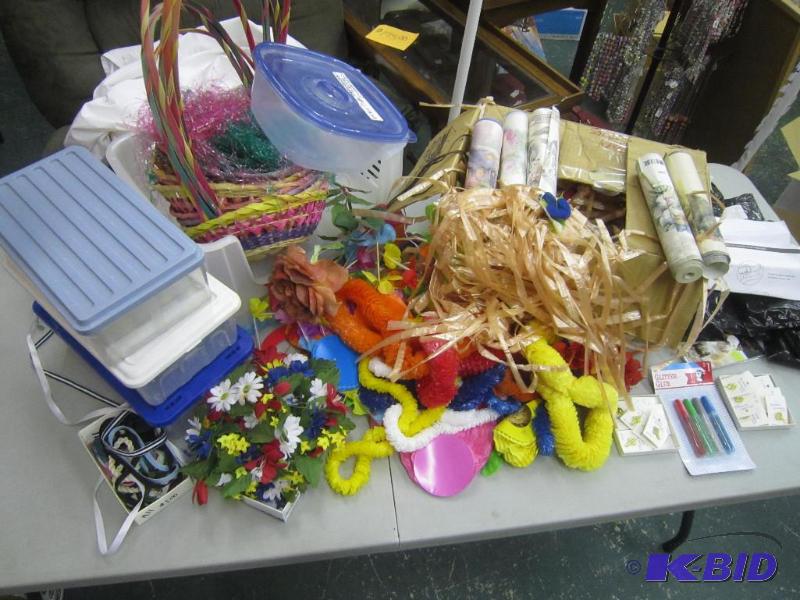 BOX LOT - PARTY AND TOTES