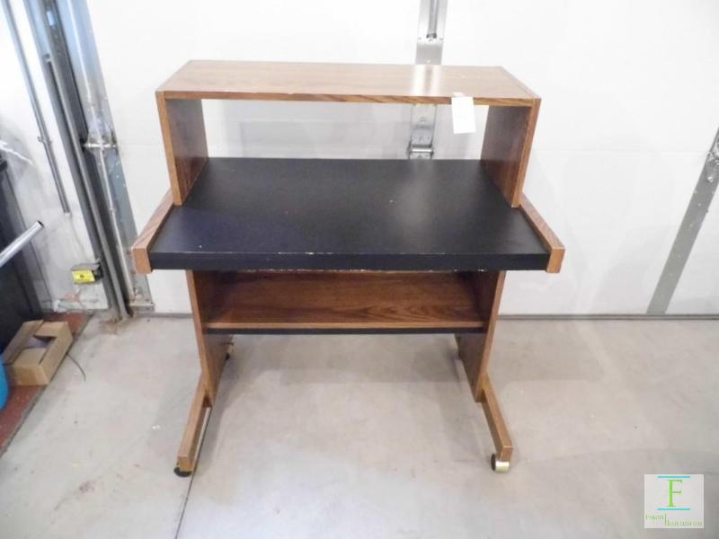 Small Desk w Chair