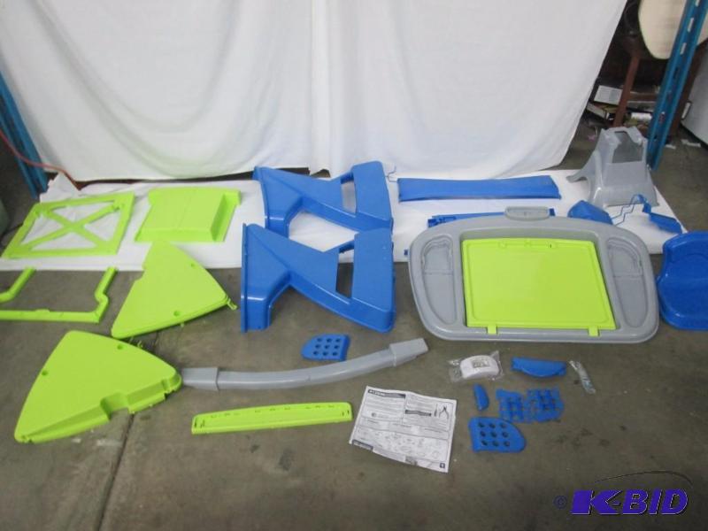 American Plastic Toys Creativity Desk w Chair