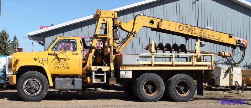 GMC 6500 Augur Truck 1975 Year Model Chevrole...