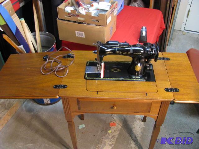 vintage Singer sewing machine&nbsp...