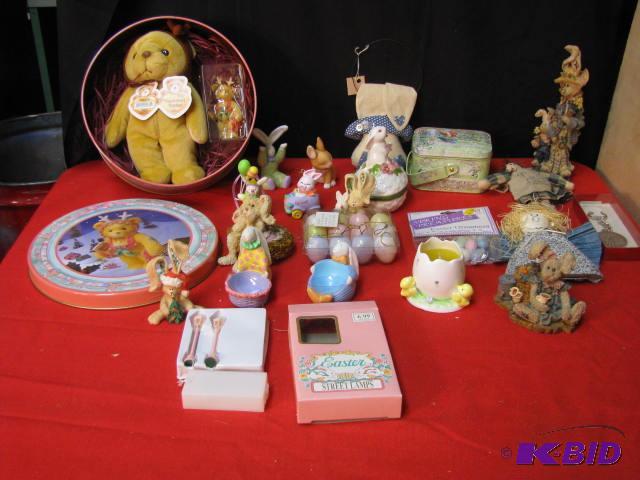 large lot of holiday Easter springtime decor...