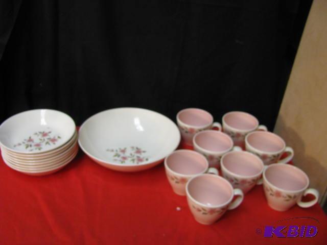 vintage SoupSalad serving bowl and (8) servi...