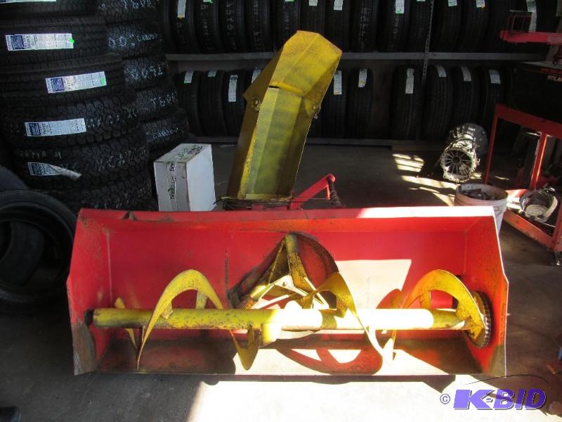 lot 6 image: Farm King Snow Thrower