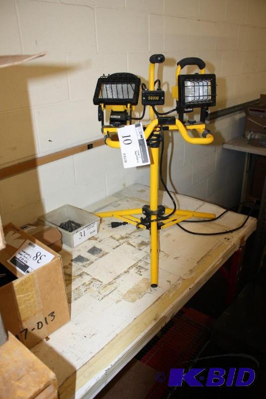 lot 10 image: 500 Watt Standing Double Lights.