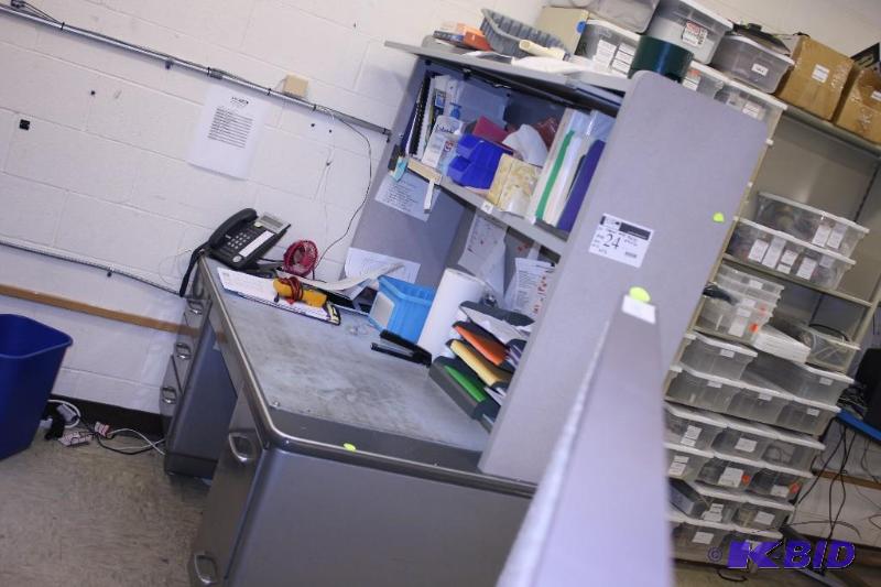 lot 24 image: Lot of (3) Including (2) Cubical Walls, 42x52 and 60 12x 52 and (1) Desk 36x60x66 12