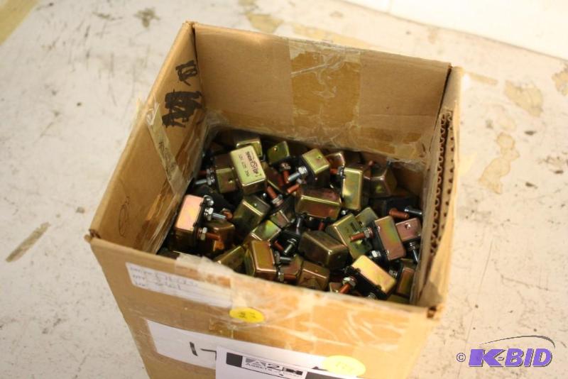 lot 33 image: Box Lot of Shortstop 12V, G35, 35A, Power Converters.