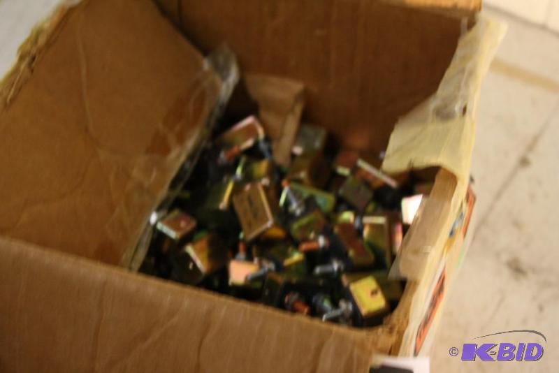 lot 34 image: Box Lot of Shortstop 12V, G35, 35A, Power Converters.