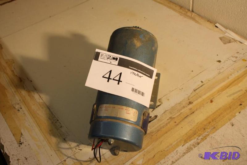 lot 44 image: Motor, Catalog Listing SR3632-2094-48B, Code 8125, Volts 90DC, Amps 3.2, HP 13, RPM 1800, Duty CONT