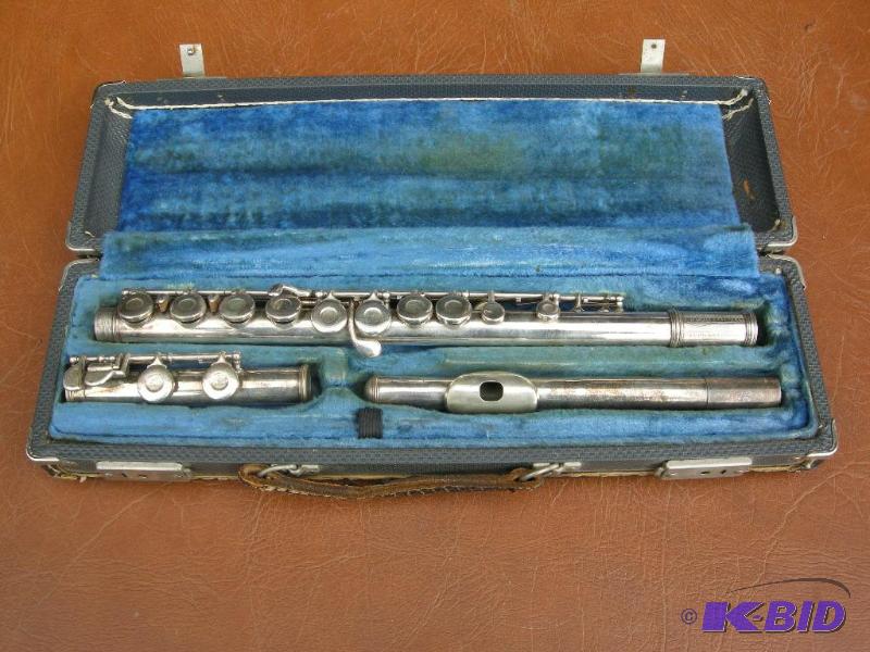 lot 109 image: Vintage flute