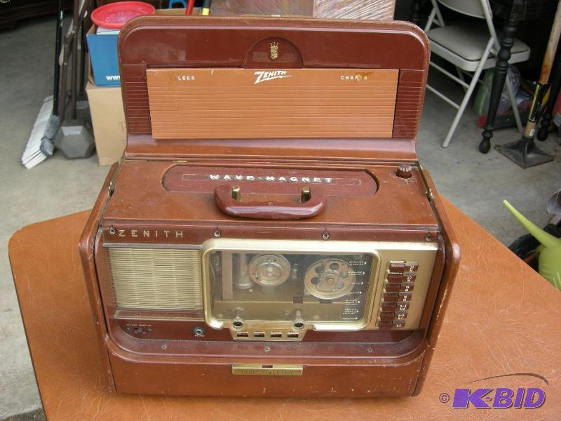 lot 111 image: Vintage Wave-Magnet Radio