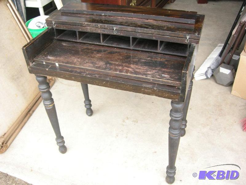 lot 114 image: Antique writing desklibrary table