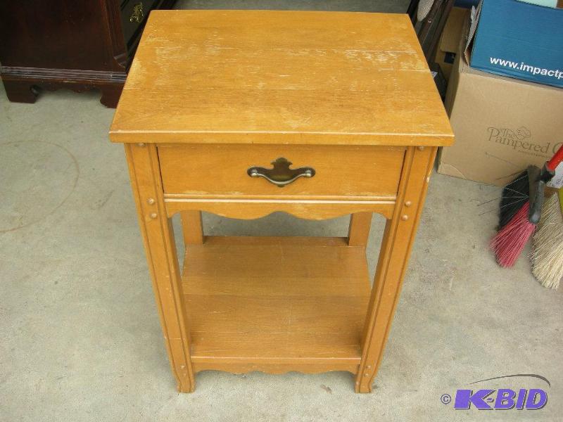 lot 115 image: Wooden lamp table