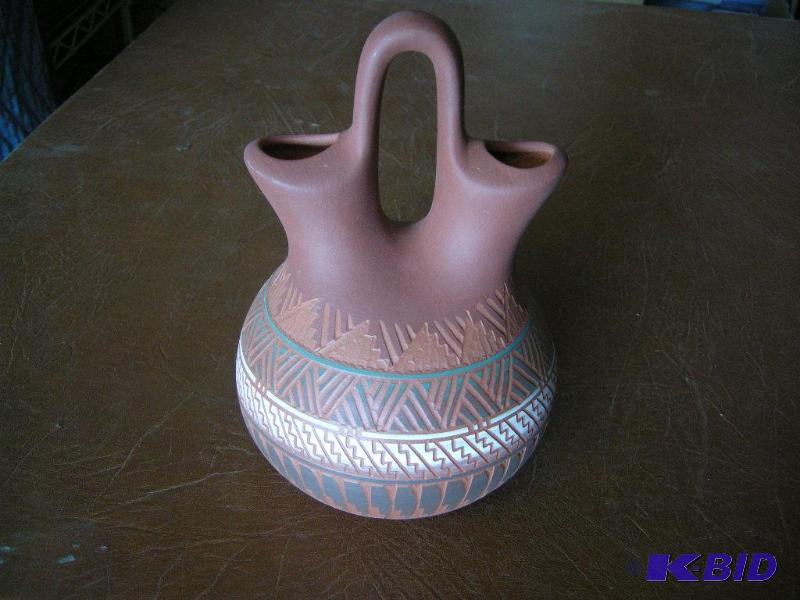 lot 123 image: Navajo pottery piece