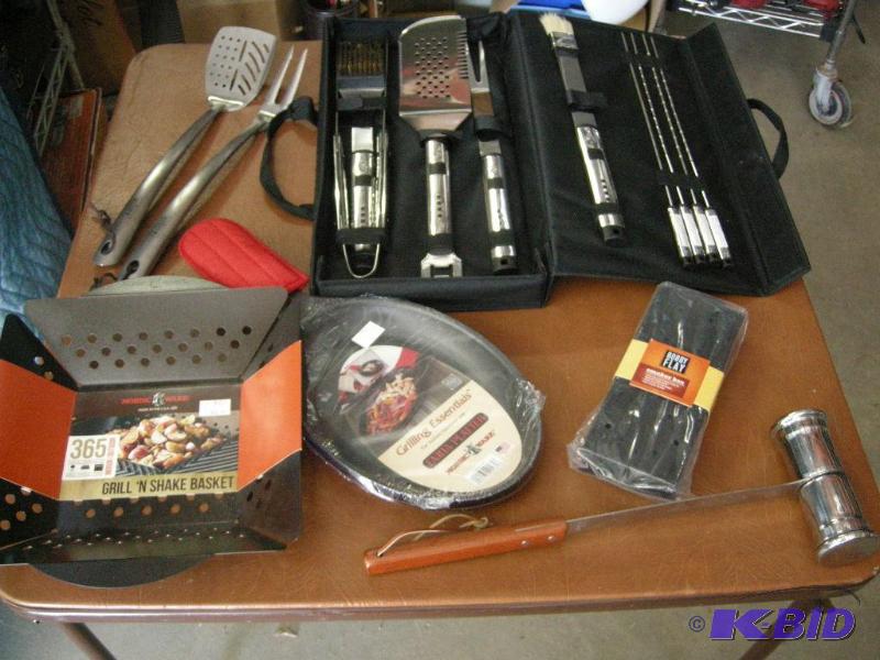 lot 127 image: Grilling Supplies