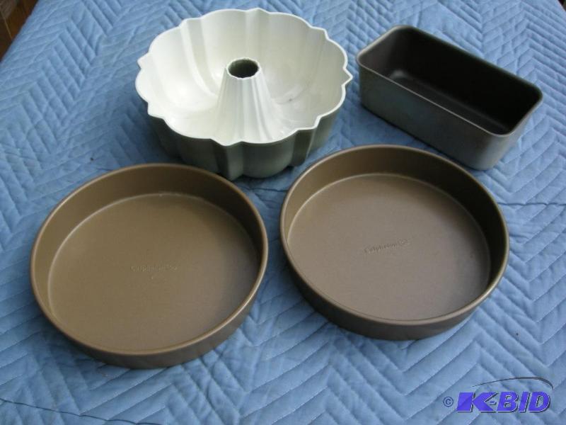 lot 13 image: Bundt, Calphalon, Wearever