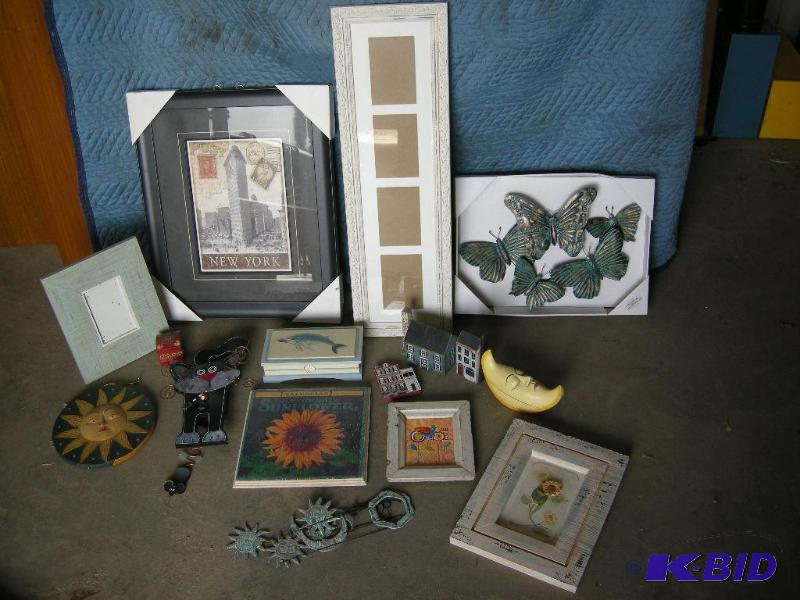 lot 158 image: Whimsical decorative items